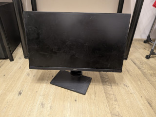 prodaiu-monitor-benq-fhd-60-gerc-udobnaia-noga-polnostiu-rabocii-no-s-kockoi-na-poverxnosti-ekran