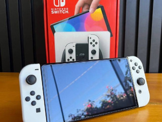 prodam-igrovuiu-pristavku-nintendo-switch-oled
