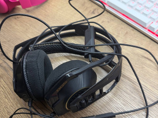 igrovye-nausniki-plantronics-rig500-s-texnologiei-dinamikov-dolby-atmos