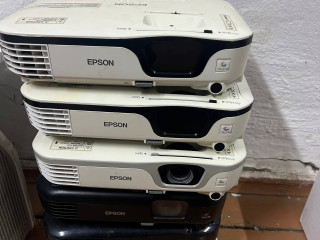 prodam-symkent-6-st-proektor-nuzno-zamenit-lampy-rabocii-proektor-po-10000-tenge-otpravka-est-po