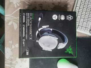 prodam-igrovuiu-garnituru-razer-blackshark-v2-x-white-edition-provodnye-nausniki-s-razieemom-35-mm