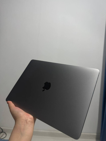 apple-macbook-pro-13inch-2019-big-3