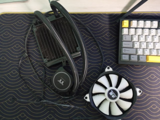 prodam-vodianoe-oxlazdeniia-ot-thermaltake-bez-mounting-kit-sostoianie-xorosee-prodaiu-potomu-cto-srocn