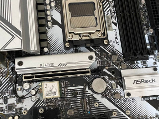 prodam-asrock-b650m-pro-rs-wi-fi-i-rx5700-8gb-100tys-gsemei-na-materinki-ne-rabotaet-odin-iusb