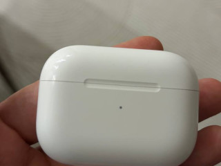 zdravstvuite-prodaiu-airpods-pro-2-sostoianie-otlicnoe-v-ispolzovanii-4-6-mesiacev-primerno-i-to-re