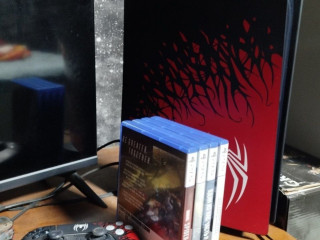 v-prodaze-igrovaia-konsol-sony-playstation-5-spider-man-2-v-idealnom-sostoianie