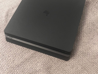 prodam-ps4-slim-v-xorosem-sostoianii-rabotaet-otlicno-bez-problem-i-peregrevov-ispolzovalas-akku