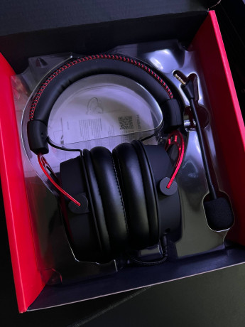 nausniki-prakticeski-novye-hyperx-cloud-alpha-big-1