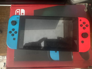 prodam-nintendo-switch-bu-vse-v-komplekte-imeetsia-tak-ze-otdam-s-igroi-mario-kart-8-deluxe-sostoia