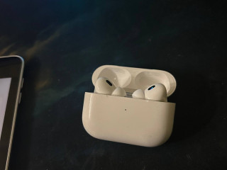 prodam-apple-airpods-pro-2-pokoleniia-v-otlicnom-sostoianii-est-korobka-rabotaet-bez-problem-750